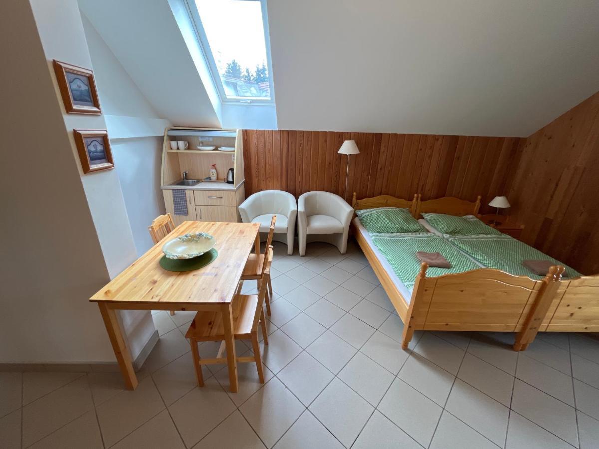Sokolí hnízdo Hotel Hlaska Luaran gambar