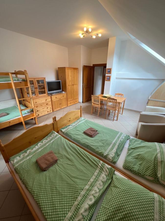Sokolí hnízdo Hotel Hlaska Luaran gambar