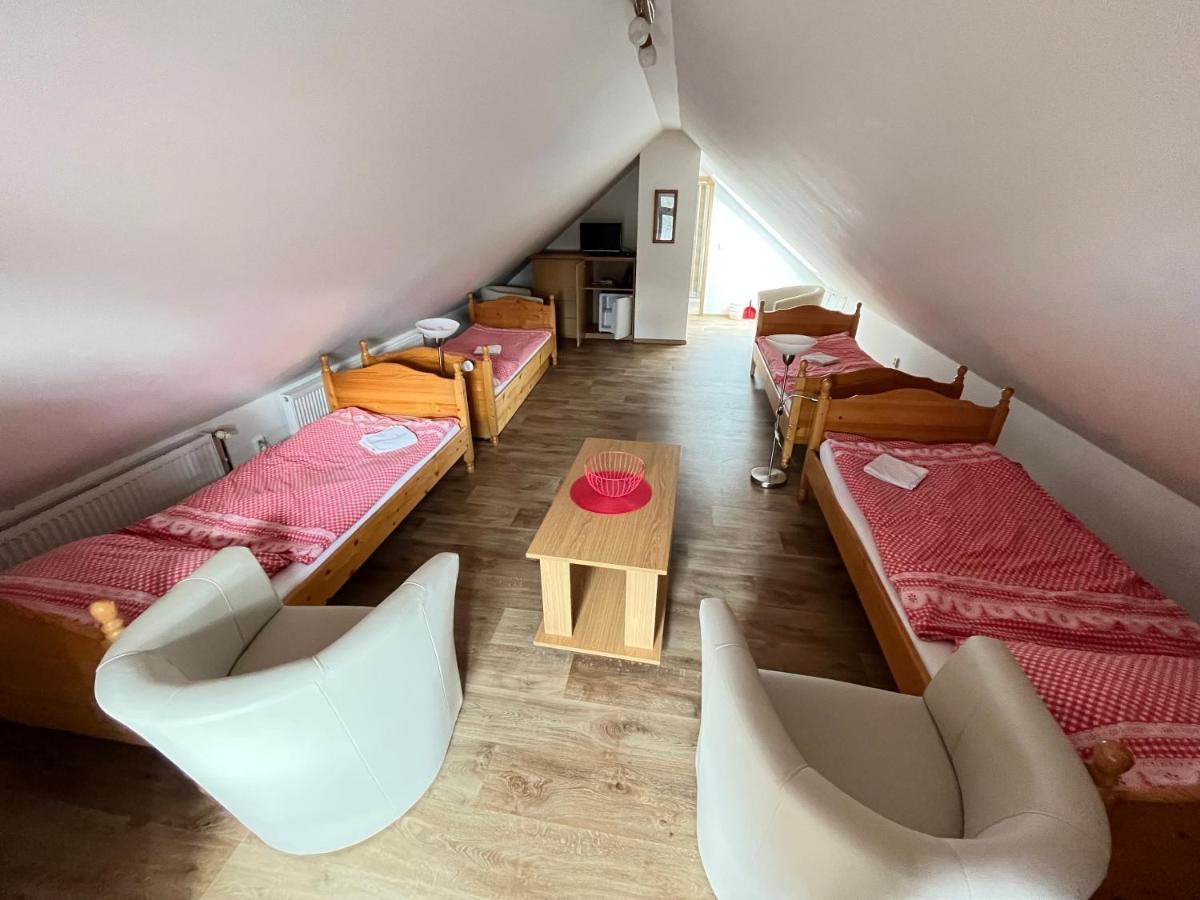 Sokolí hnízdo Hotel Hlaska Luaran gambar
