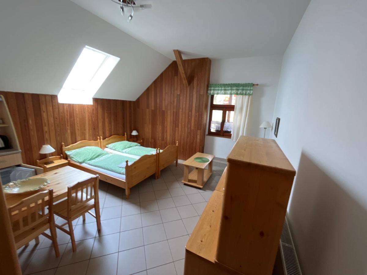 Sokolí hnízdo Hotel Hlaska Luaran gambar
