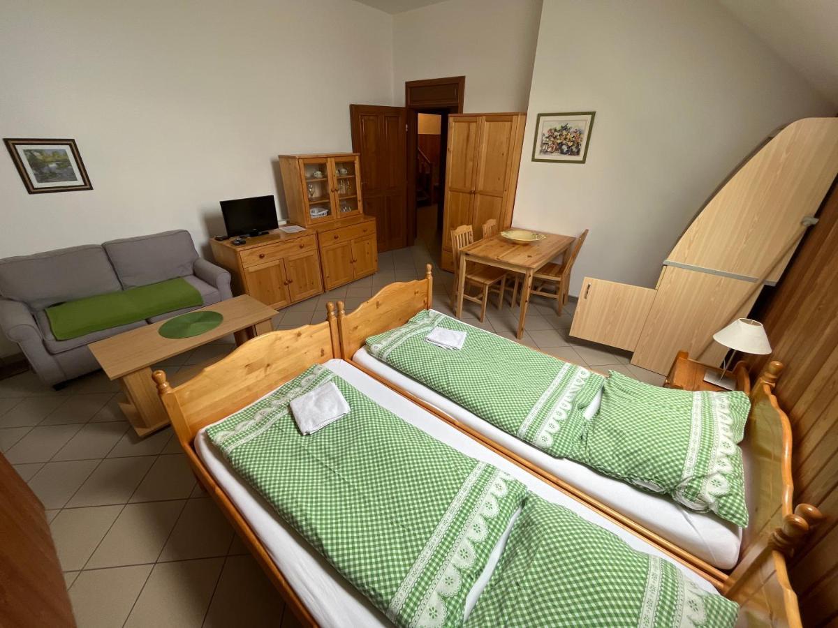 Sokolí hnízdo Hotel Hlaska Luaran gambar