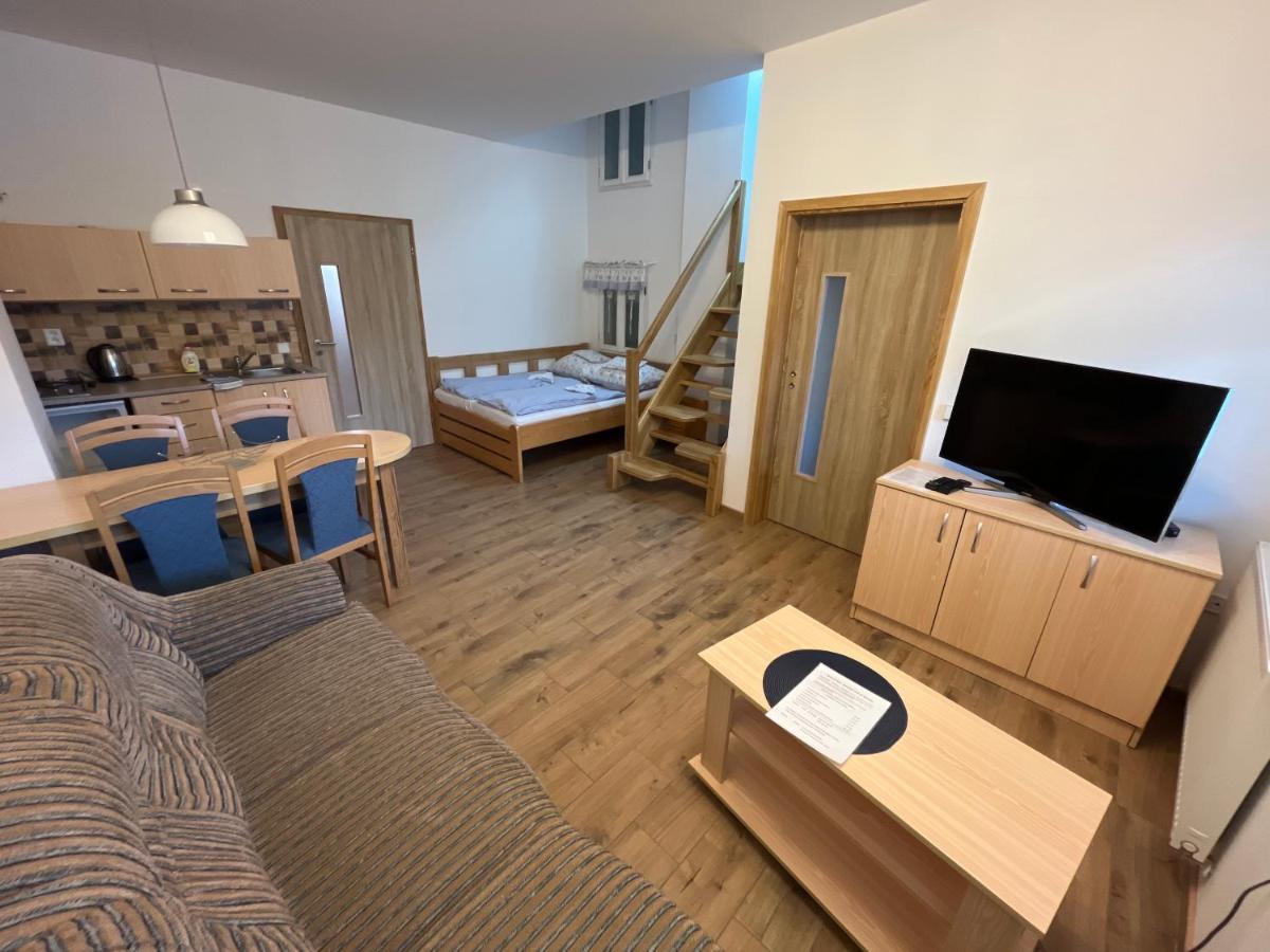 Sokolí hnízdo Hotel Hlaska Luaran gambar